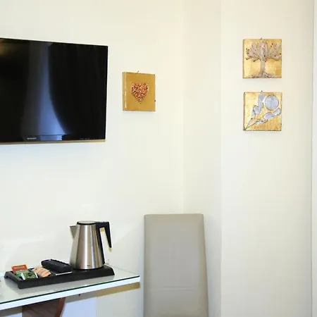 Hotel Boutique Piazza Carita 4*