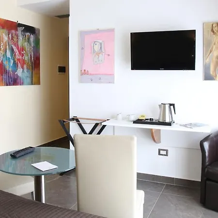 Boutique Piazza Carita 4*