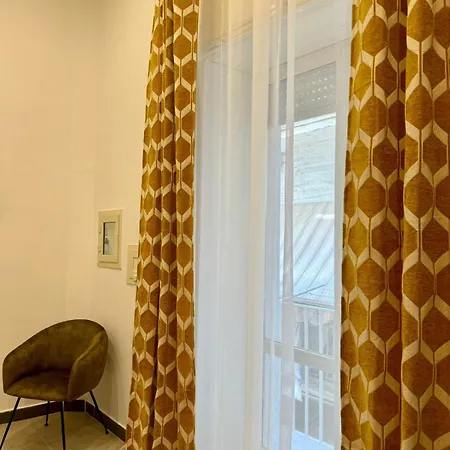 Boutique Piazza Carita 4*