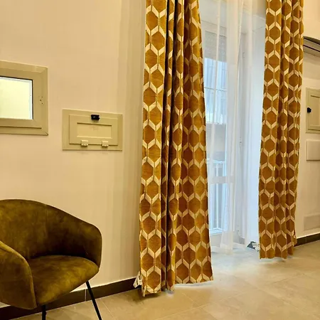 Boutique Piazza Carita 4*