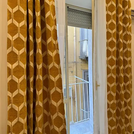 Boutique Piazza Carita Neapol